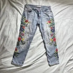 花柄刺繍入りライトブルーデニム　zara