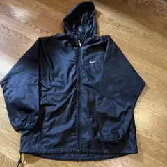 Nike ブラック ナイロンジャケット フード付き　　シャカシャカ
