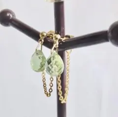 しずく型グリーンのチェーンピアス