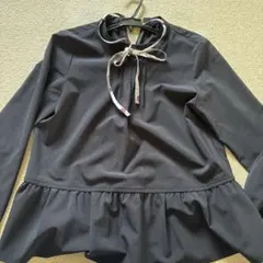 バーバリーブルーレーベル黒フリル裾長袖ブラウス