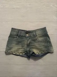 スタッズ付き デニム ショートパンツ
