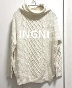 INGNI 오프 화이트 터틀넥 케이블 니트 긴팔 탑스