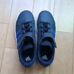 adidas キッズスニーカー 21.5cm