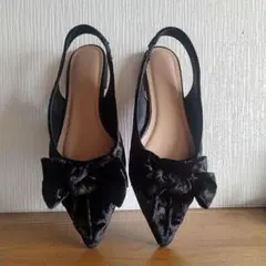 【極美品】黒ベロア リボン付き ポインテッドトゥ フラットシューズ