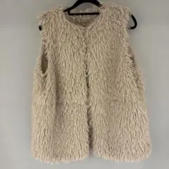 AZUL by moussy フェイクファーベスト ベージュ