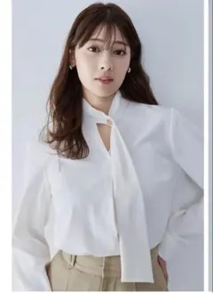 herlipto [essentia] Long Tie Slit Blouseのサムネイル