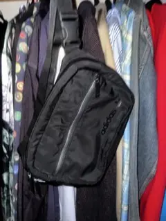 adidas ボディバッグ 黒