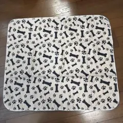 ペットおしっこ用 敷きパッド 2枚セット（S.M）足跡 骨柄のサムネイル