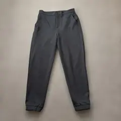 テーパードパンツ