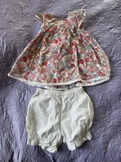 花柄トップス　ノースリーブ　ドット柄ブルマ ショートパンツ　セット　80 90のサムネイル