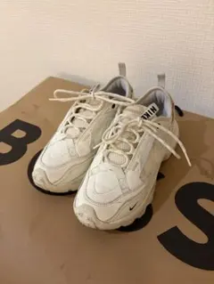 NIKE スニーカー ホワイトのサムネイル