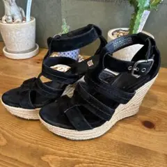 サマーセール　UGG ブラック ウェッジサンダルのサムネイル