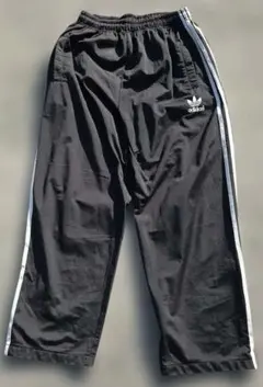 adidas アディダス 黒 ジャージパンツ サイドストライプ
