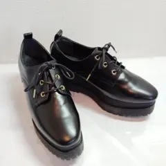 お値引きセール中！美品 厚底レースアップシューズ ブラック 23.5cm