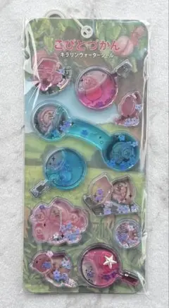 【正規品・新品未開封】こびとづかん キラリンウォーターシール カクレモモジリ