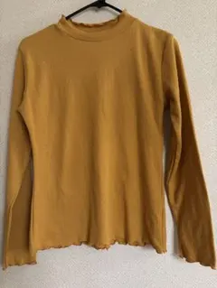 フリルカットソー