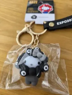 マ*イ様 万博サンリオ黒ミャクミャクなりきりキーホルダー立体マスコット ハローキ