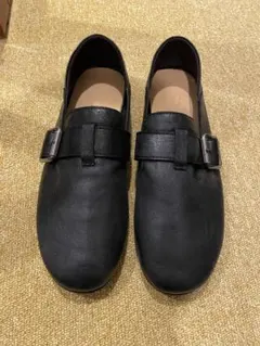 ブラックレザー ローファー バックル付き
