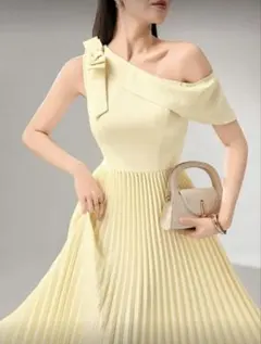 イエロー ワンショルダー プリーツドレス