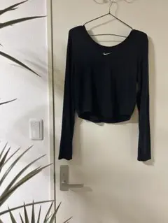 Nike ブラック クロップド長袖Tシャツ