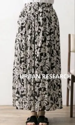 URBAN RESEARCH 花柄プリントロングスカート ブラックのサムネイル