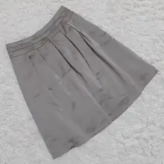 『バナナリパブリック』 (2) ドレッシータックスカート 光沢 バックジップ