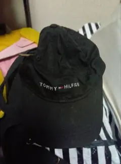 TOMMY HILFIGER ブラック ベースボールキャップ中古
