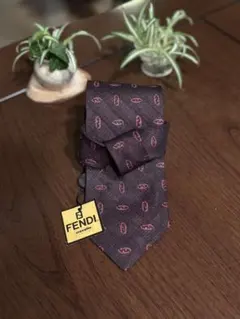 新品❣️FENDI ネクタイ 総柄 ダークブラウン×ピンク