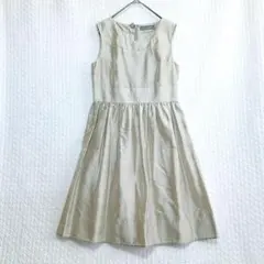 アーティショ♦︎ワンピース ノースリーブ ベージュフレア 膝丈 上品 パーティーのサムネイル