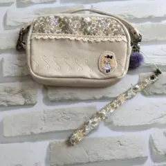 アリス　ポーチ　ストラップ　小花柄　ベージュ　刺繍