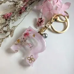 花入り イニシャル レジンキーホルダー R ピンク