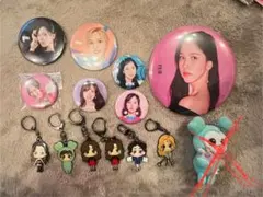 TWICE 缶バッチ　キーホルダー等です。