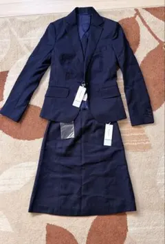 スカートスーツ