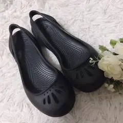 【人気】 crocs クロックス フラットシューズ パンプス 黒 W6のサムネイル