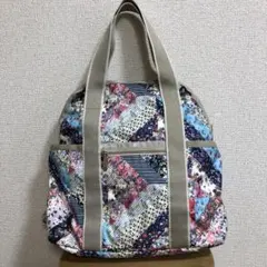 美品メモリーフローラルキルト、パッチワーク、花柄／リュック／トートバッグ2way