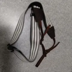ストライプ柄カメラストラップ