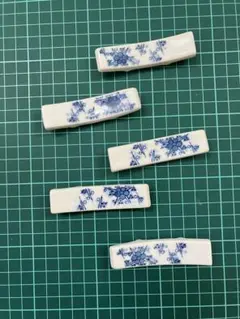 青い花模様の陶器製箸置き5個セット
