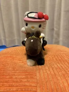 ハローキティ 馬に乗ったぬいぐるみ アーモンドアイ - メルカリ