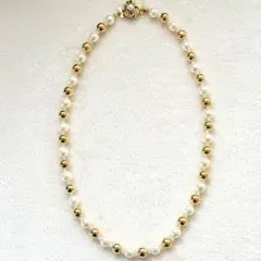 《新品》ホワイトパールとゴールドのビーズネックレス 軽量 パーティ