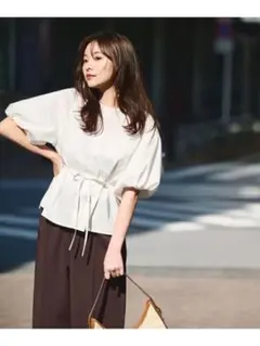 NATURAL BEAUTY BASIC パフスリーブフォルムブラウスのサムネイル