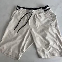 Under Armour アイボリー ショートパンツのサムネイル