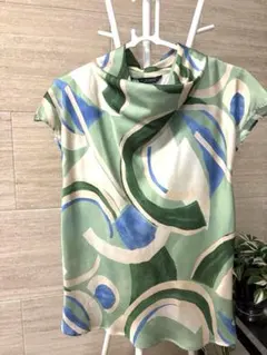 ZARA 半袖 ブラウス グリーン系 総柄のサムネイル