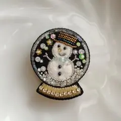 雪だるまのスノードーム　ブローチ　 ビーズ刺繍