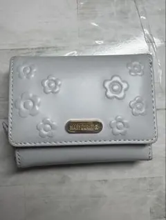 MARY QUANT 三つ折り財布 デイジー型押し ライトブルーのサムネイル