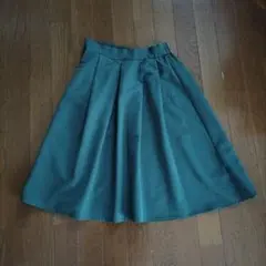 ダークグリーン フレアスカート ひざ丈