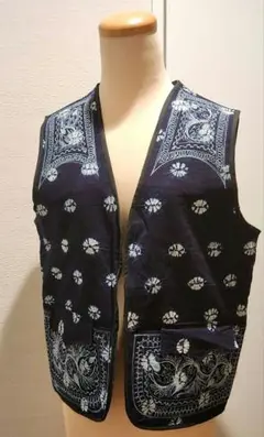 セール実施中【新品・未使用】　和風ベスト　藍臈纈染地に刺繍あり