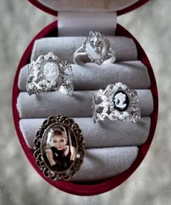 天使、カメオデザイン、オードリーヘップバーンのファッションリングいずれか１つ