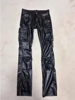 ブラック合成皮革レザーカーゴパンツ XU/Chikashitsu＋ ブラック合成皮革レザーカーゴパンツ XU/Chikashitsu＋ - メルカリ