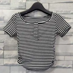 新品 未使用 ストライプ柄 クロップド丈 半袖 Tシャツ 黒 白 ボーダー S