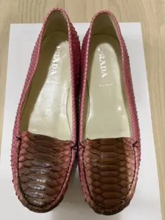 PRADA パイソン型押し ローファー ピンクのサムネイル